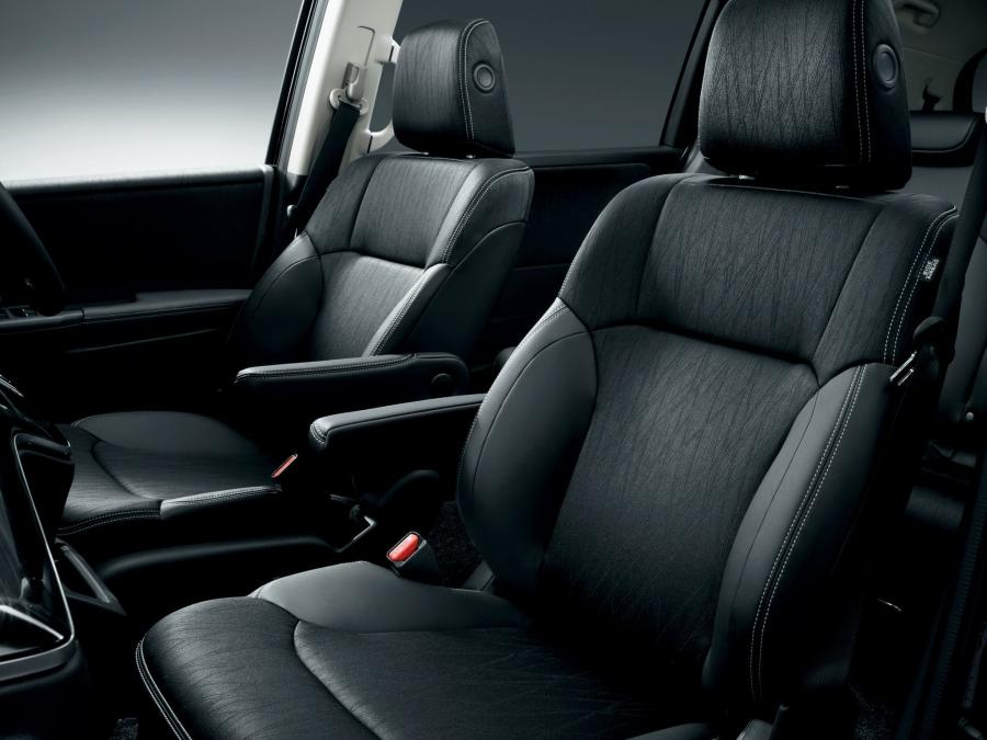  Honda Odyssey Absolute 2013 года  (фото 2 из 11)